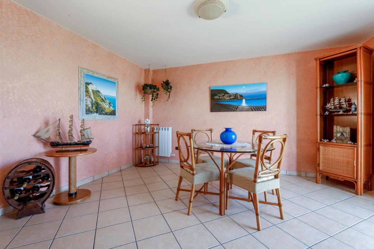 Le Terrazze Apartment Recanati Bagian luar foto